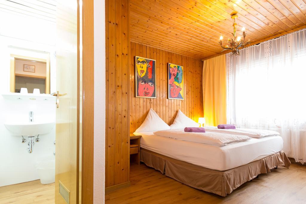 Hotel Moosbichl Мюнхен Екстер'єр фото