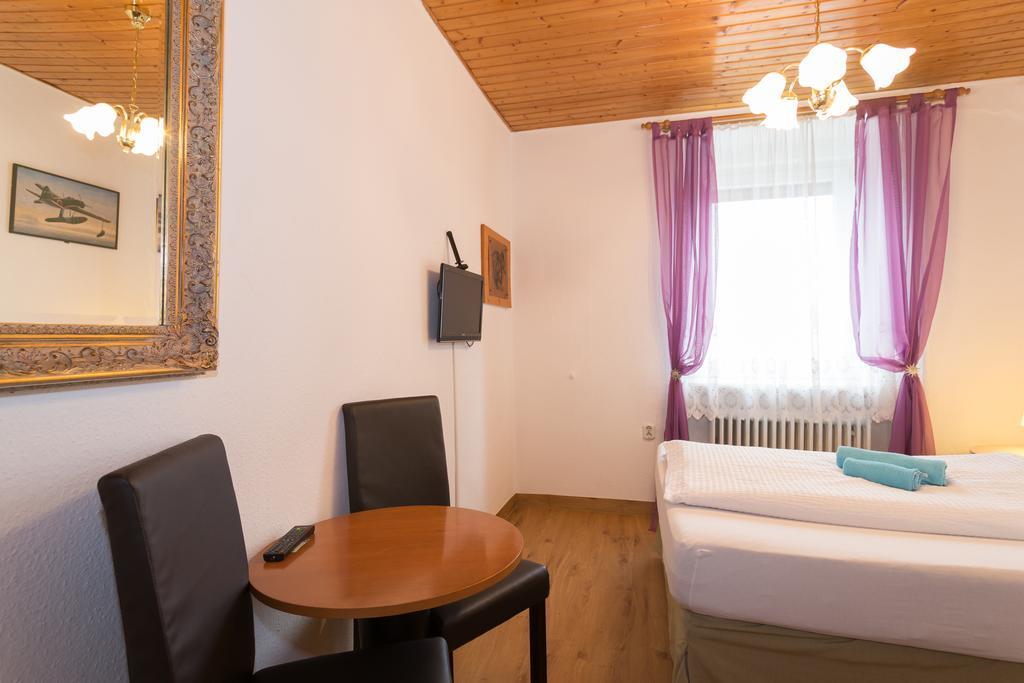 Hotel Moosbichl Мюнхен Екстер'єр фото